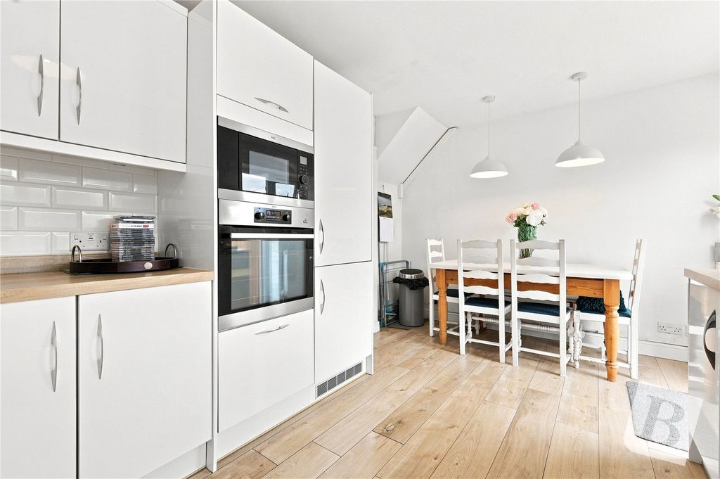 Property photo 2 of 30 Kitchen/Diner