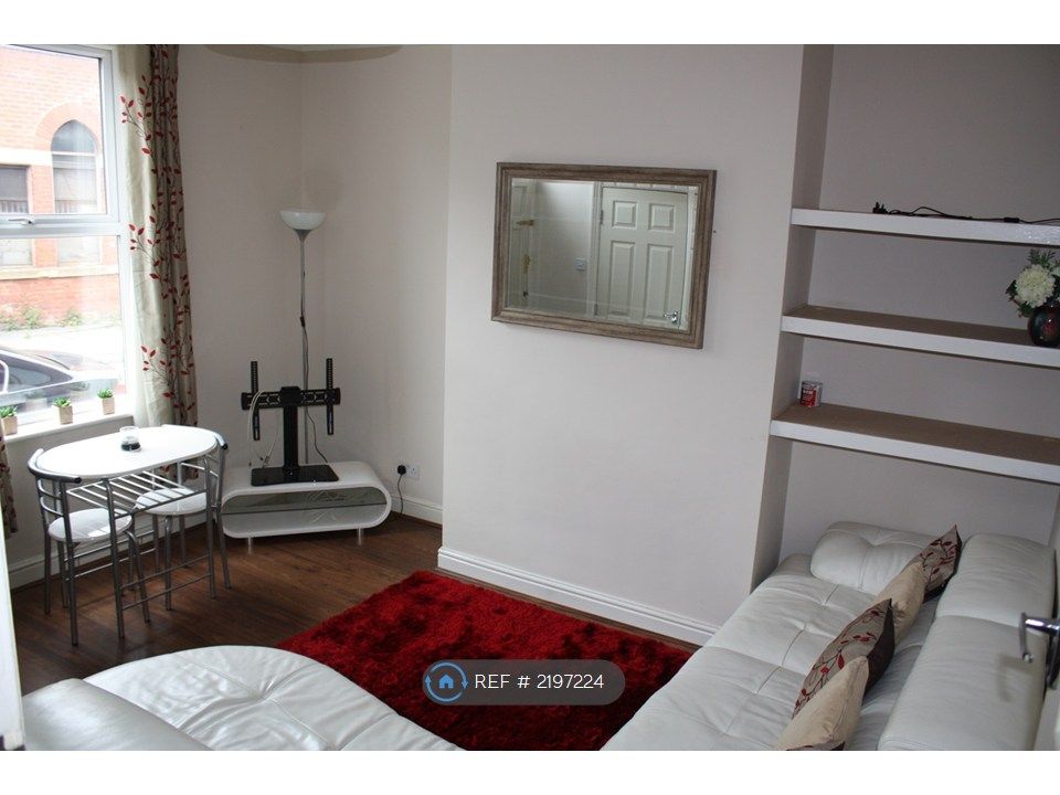Property photo 3 of 13 Lounge