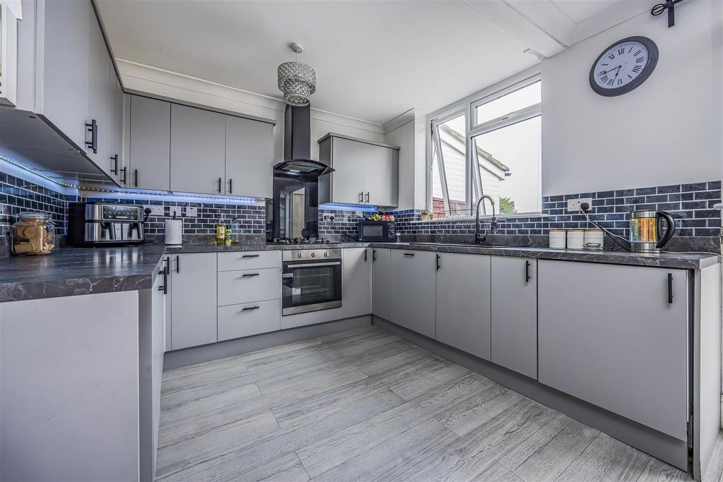 Property photo 2 of 20 111 Stanley Avenue, Baffins-Porticomarketing-Soldb