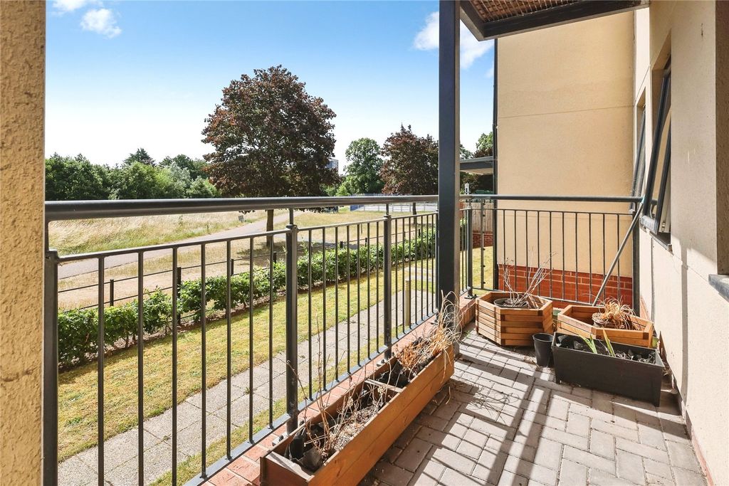 Property photo 2 of 16 Picture No. 23