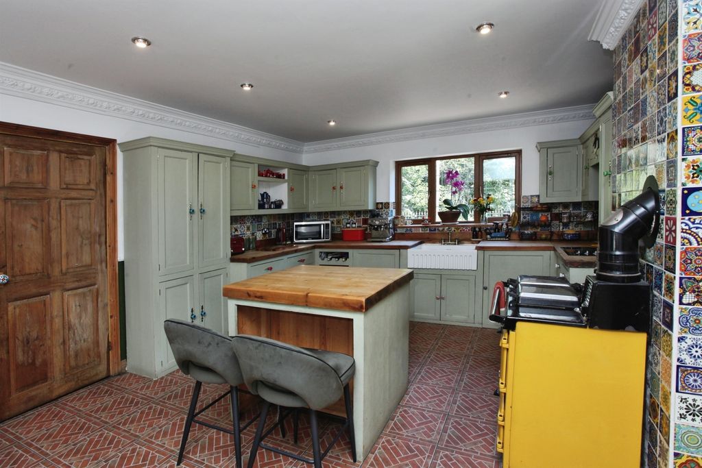 Property photo 3 of 35
