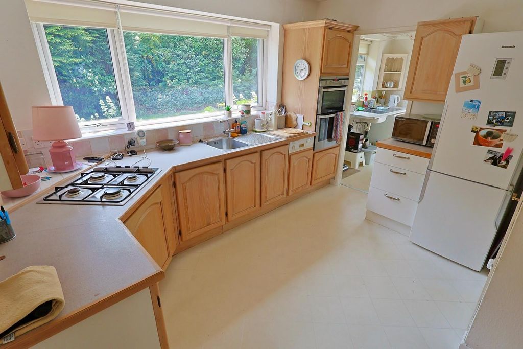 Property photo 3 of 19 Kitchen