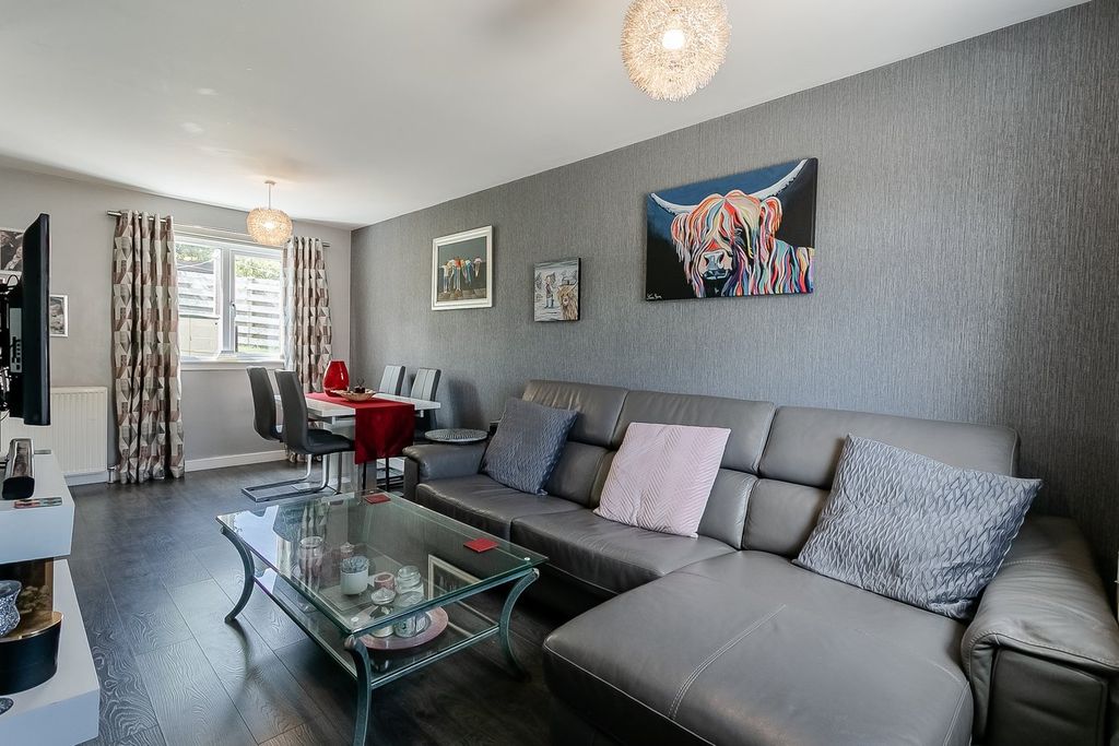 Property photo 2 of 28