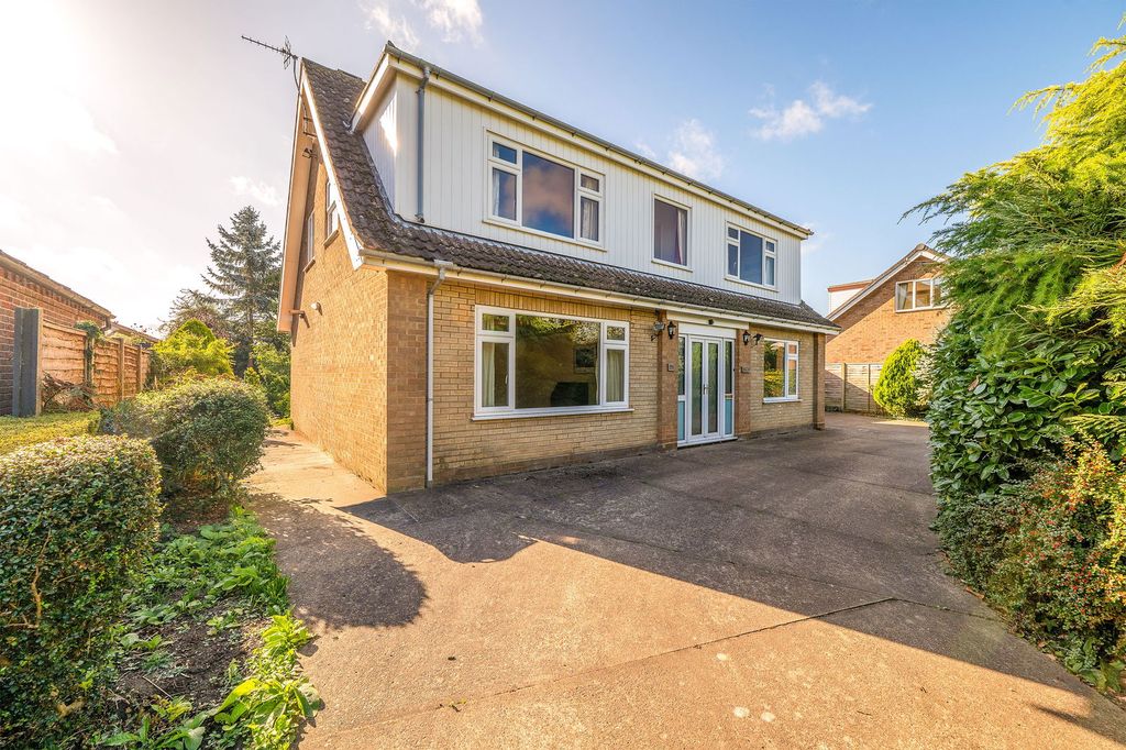 Property photo 2 of 37