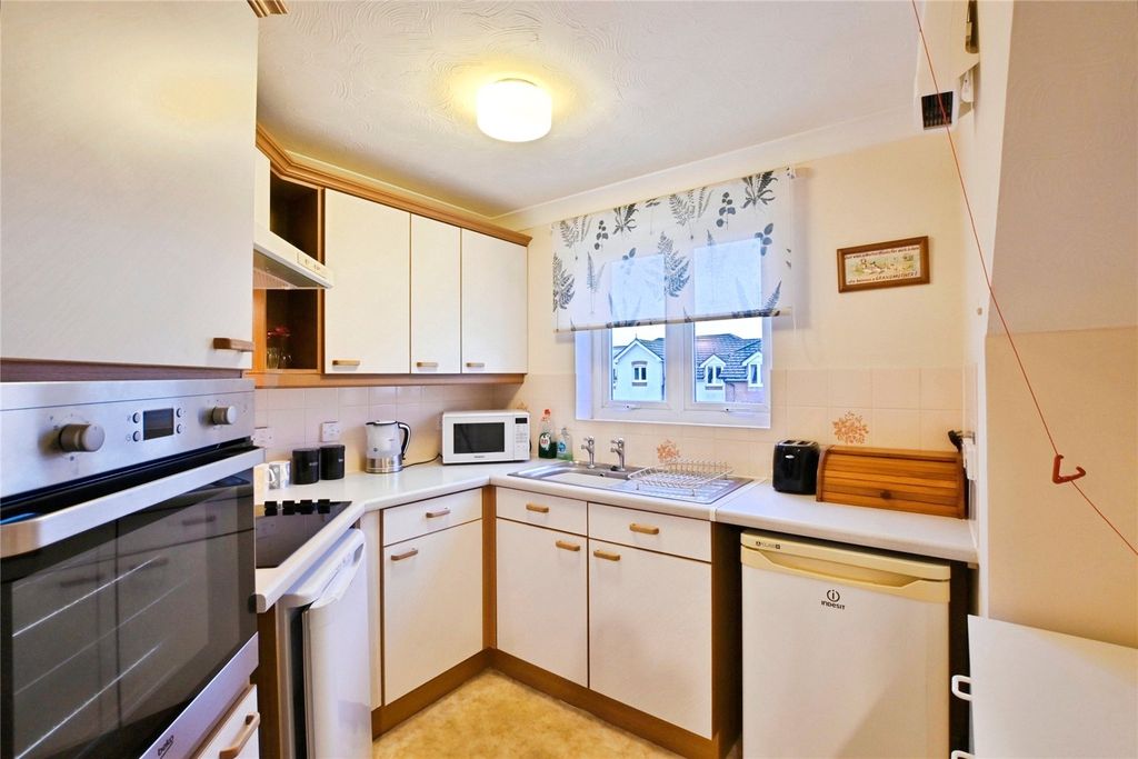 Property photo 2 of 11 Kitchen