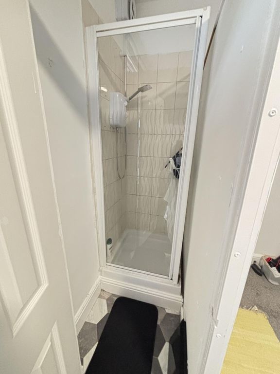 Property photo 2 of 13 A Clean, Well-Maintained Small Bathroom With A Sho...