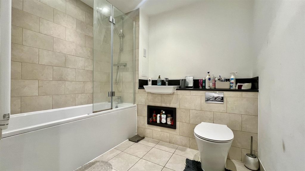 Property photo 3 of 8 Family Bathroom/ WC