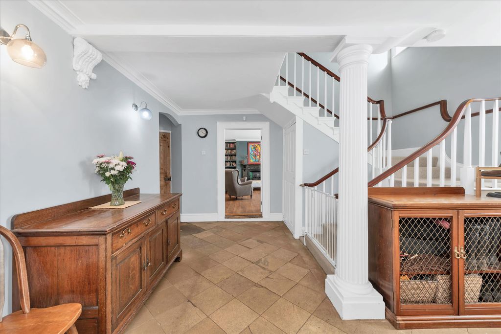 Property photo 2 of 17 Image