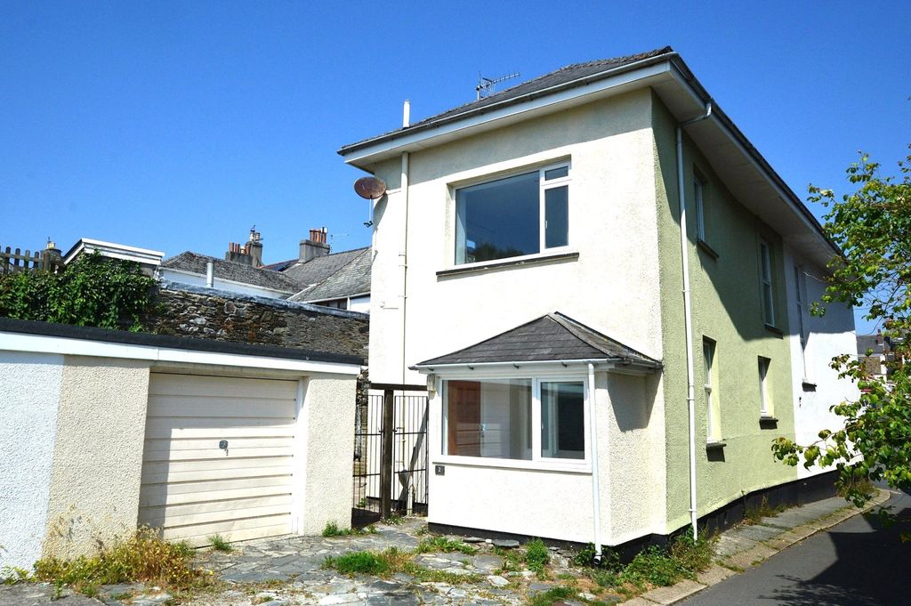 Property photo 1 of 9 Front
