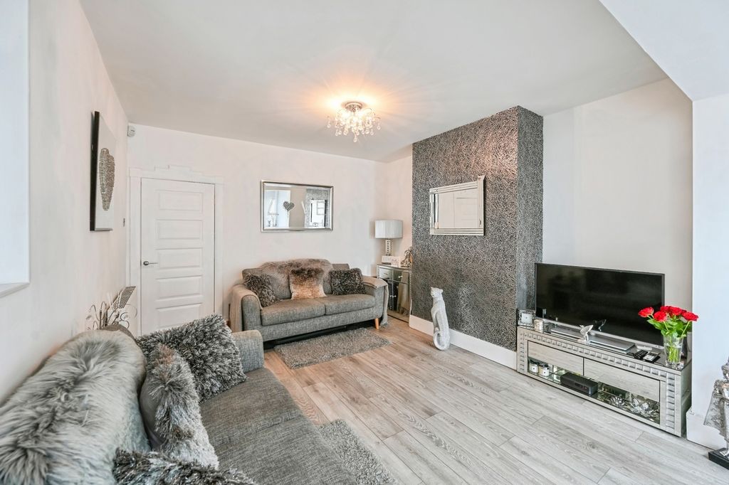 Property photo 3 of 13 Pbox-Img.Jpg