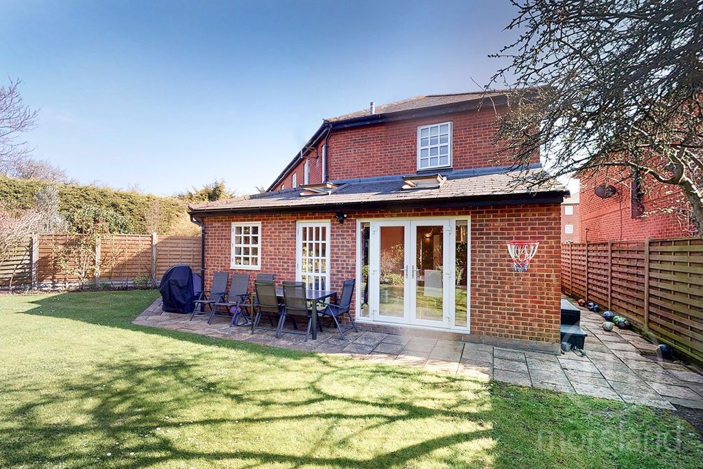 Property photo 2 of 14 4580333