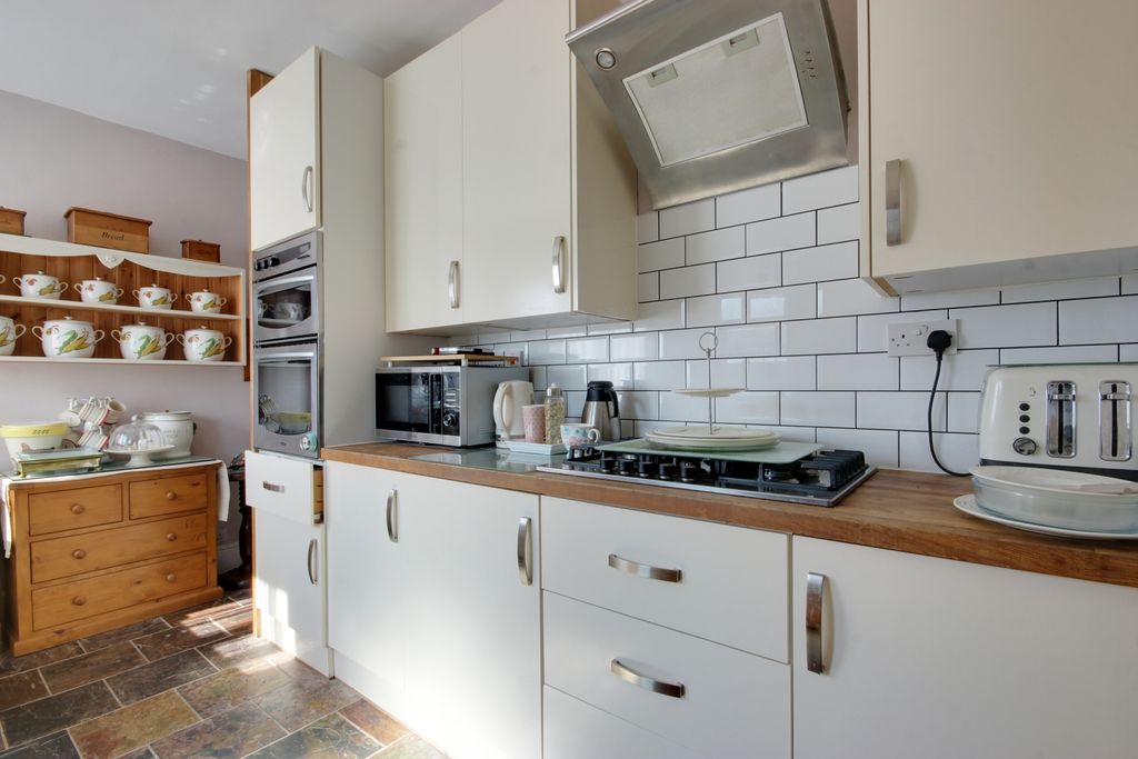 Property photo 3 of 13 1 Kit B