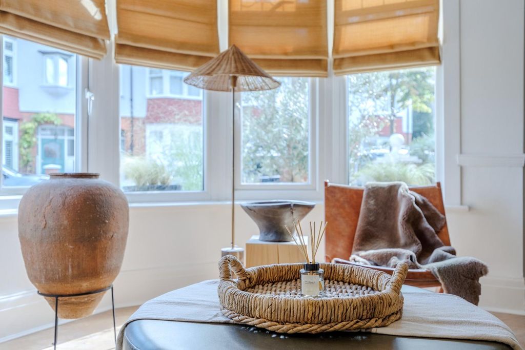 Property photo 2 of 38 Lounge / Diner