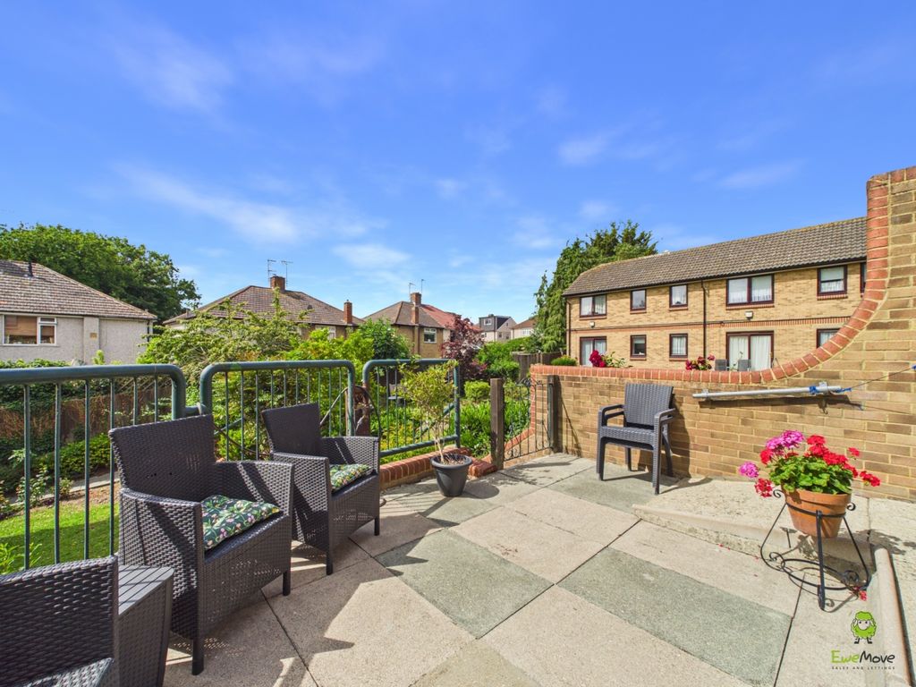 Property photo 1 of 17 Presented By Nicoleta At Ewemove Bexleyheath And D