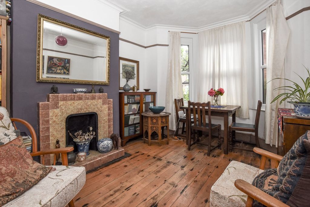 Property photo 2 of 25