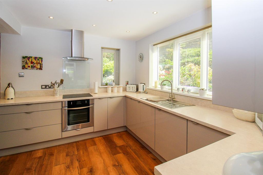 Property photo 2 of 23