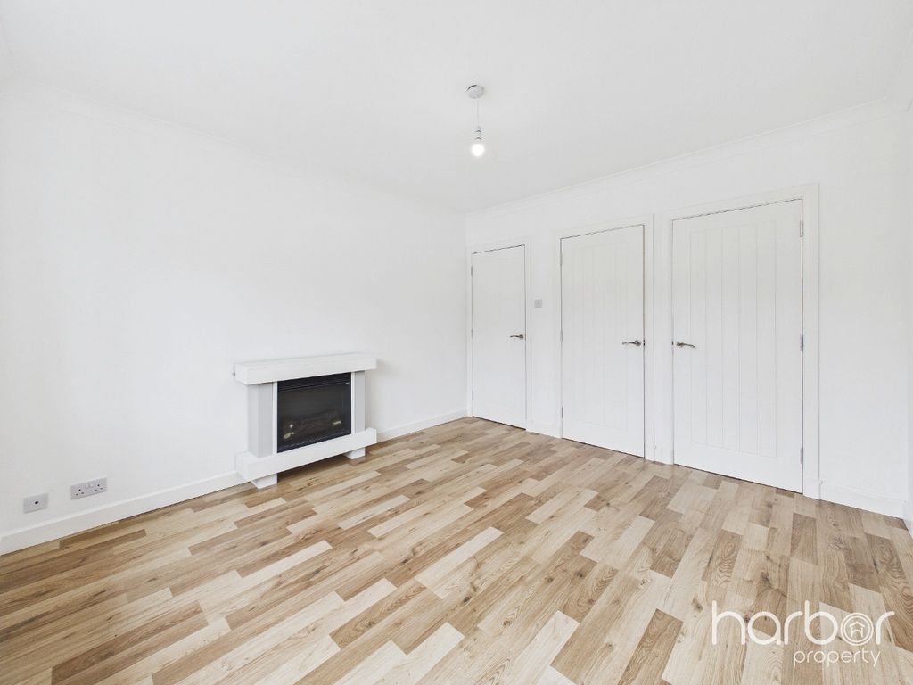 Property photo 2 of 13 4962404