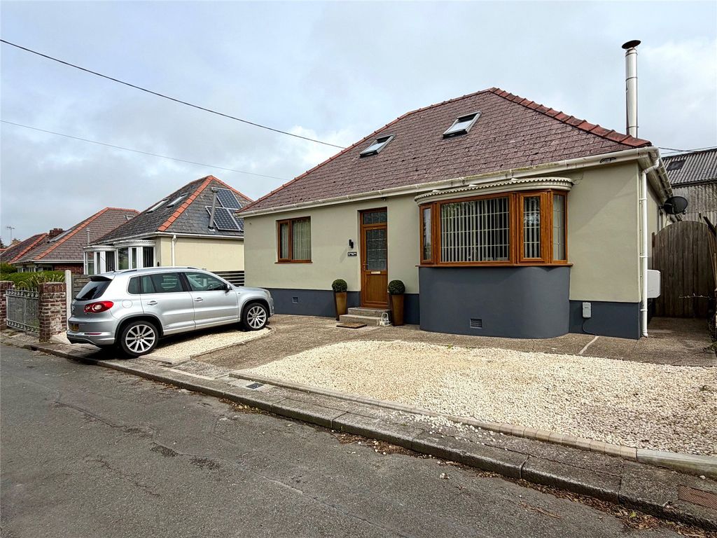 Property photo 2 of 28 Picture No. 17