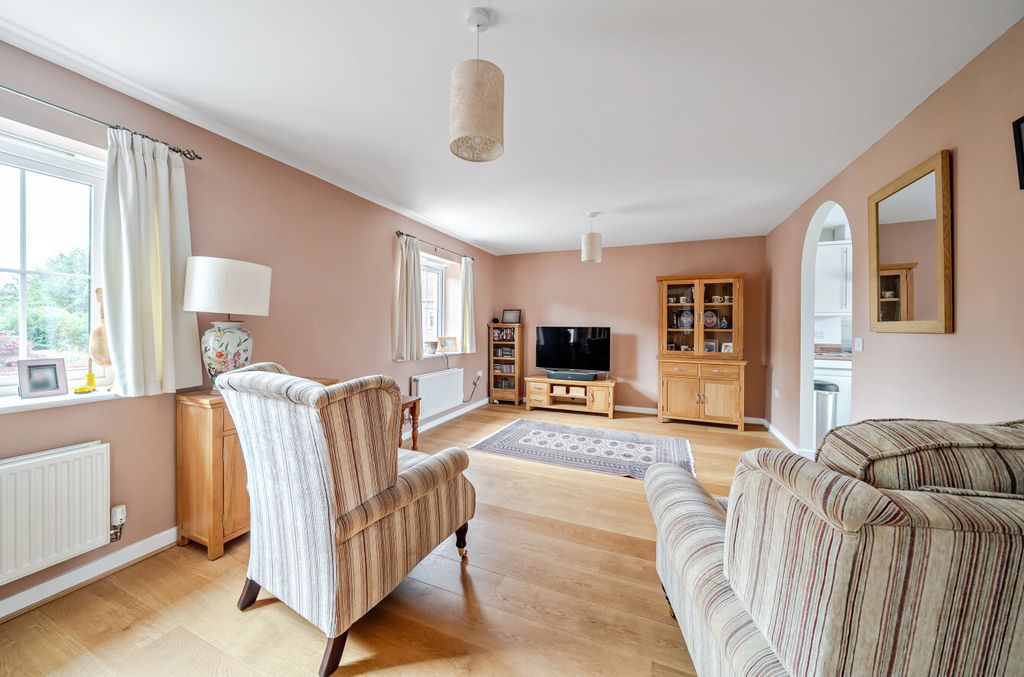 Property photo 2 of 8 1493685-7-6A63291...