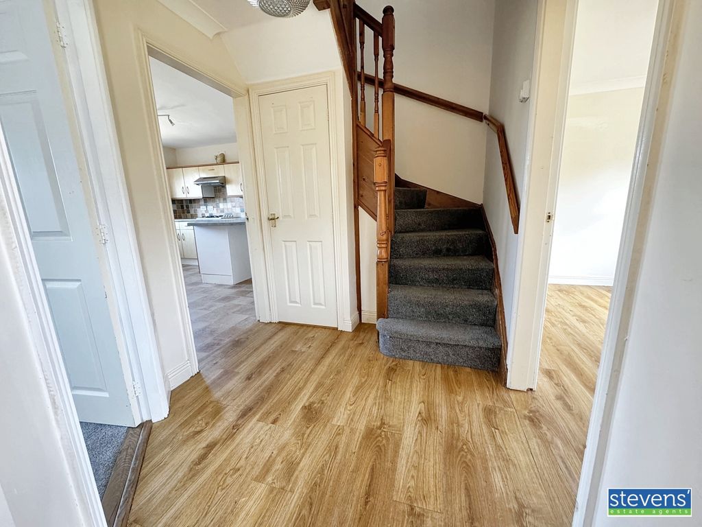 Property photo 3 of 15 Image00014