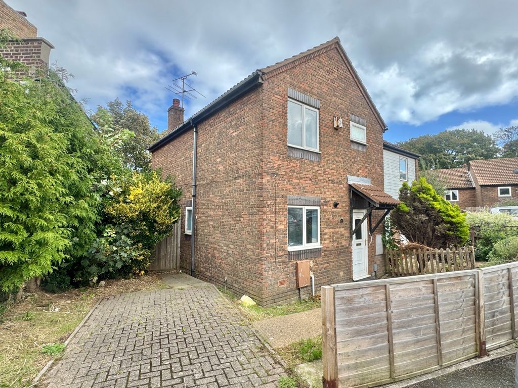 Property photo 1 of 10 Frontage