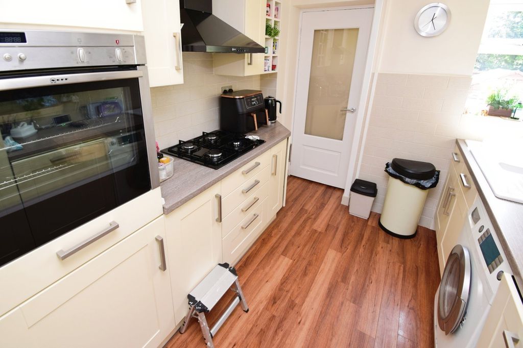 Property photo 3 of 30 Kitchen