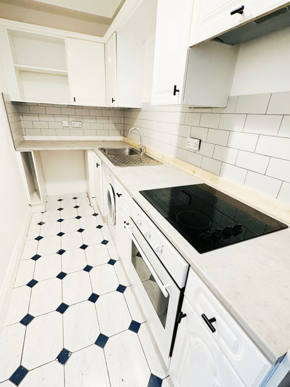 Property photo 2 of 8 Kitchen