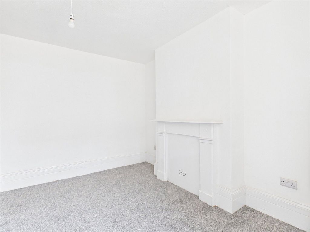 Property photo 2 of 9 Flat To Rent