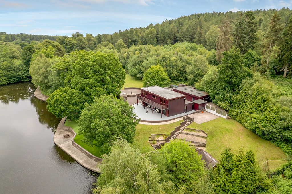 Property photo 1 of 28