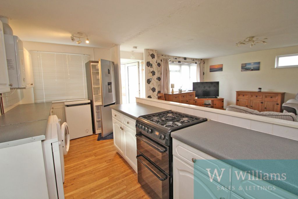 Property photo 2 of 10 Kitchen