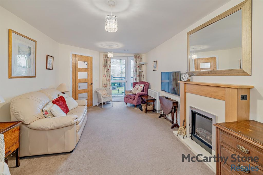 Property photo 2 of 10 Lounge