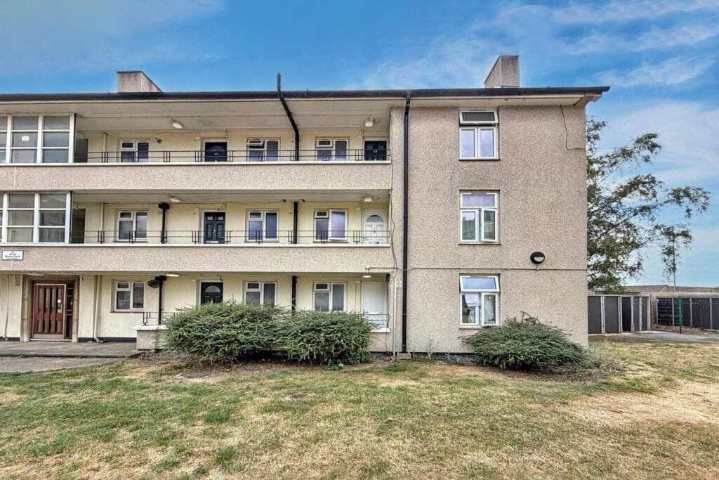 Property photo 1 of 5