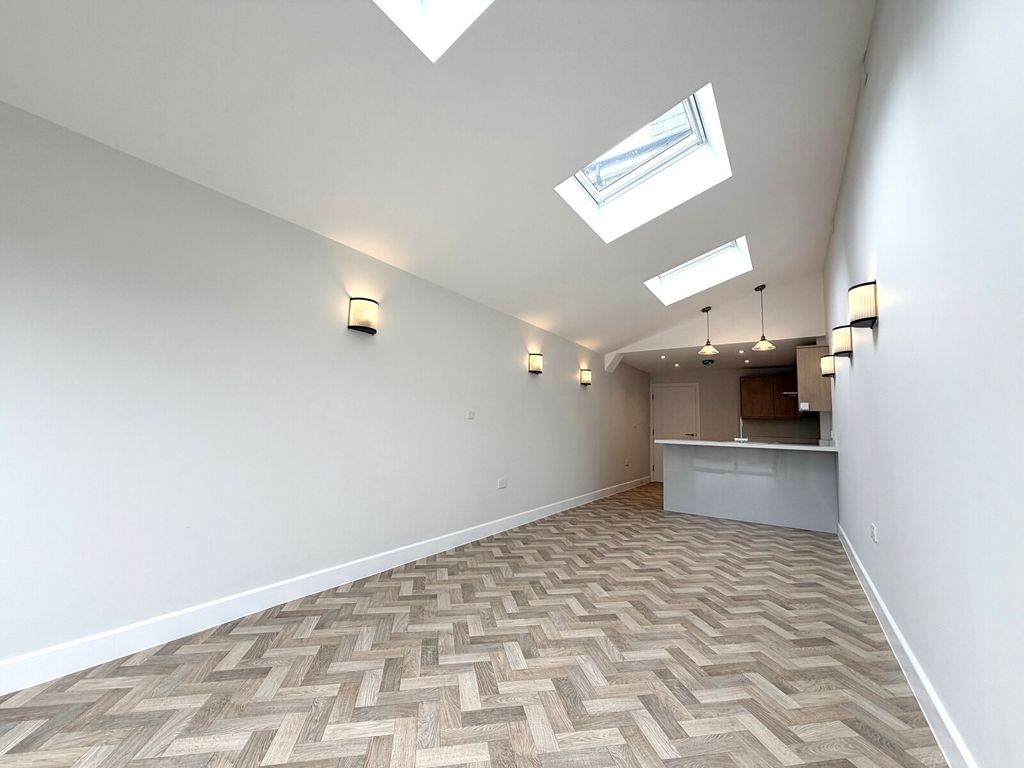 Property photo 3 of 13 Lounge/Diner View 2