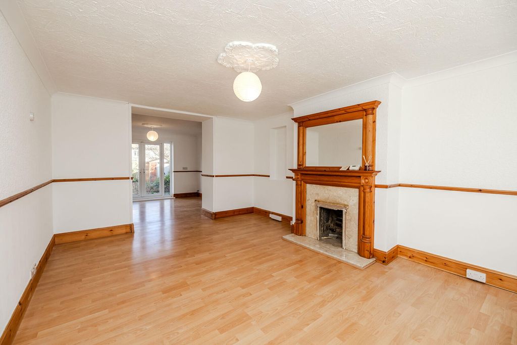 Property photo 2 of 35 Living Room