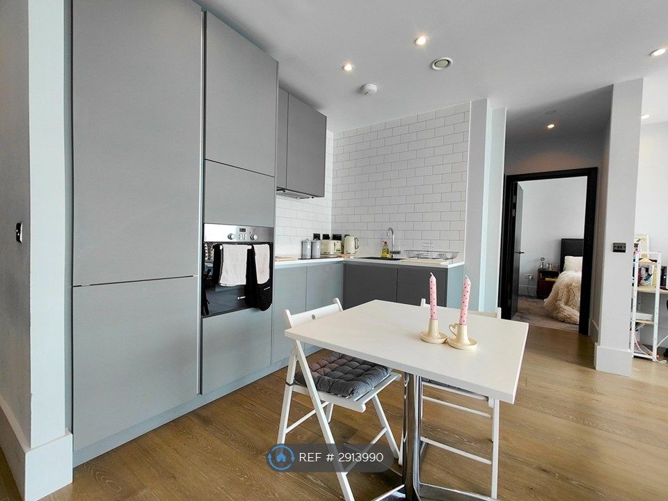 Property photo 3 of 11 Kitchen