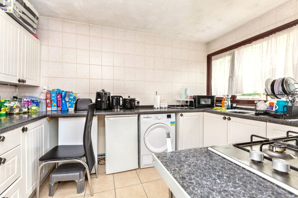 Property photo 3 of 21