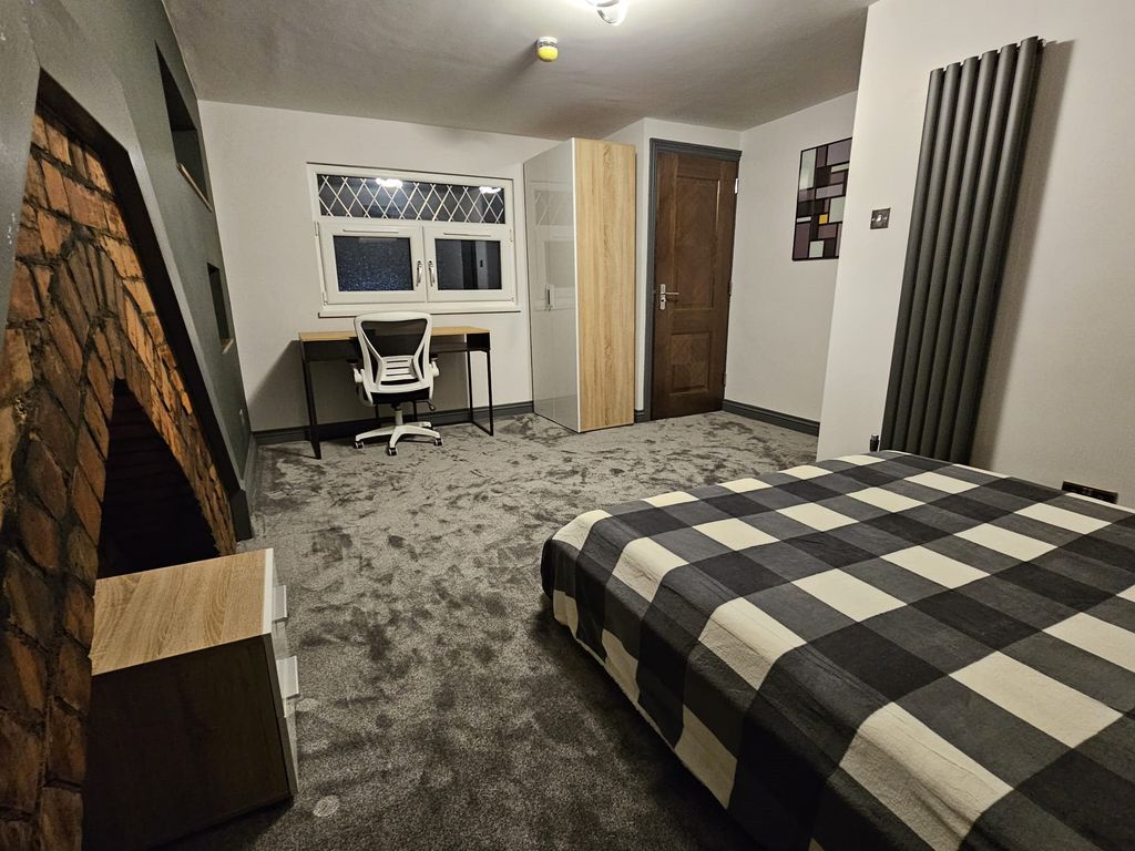 Property photo 1 of 12 48 Baglan Bedroom 5