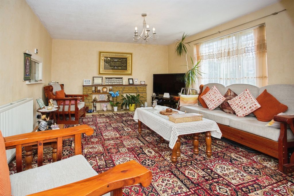 Property photo 3 of 13