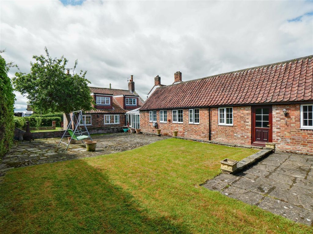 Property photo 2 of 33 External