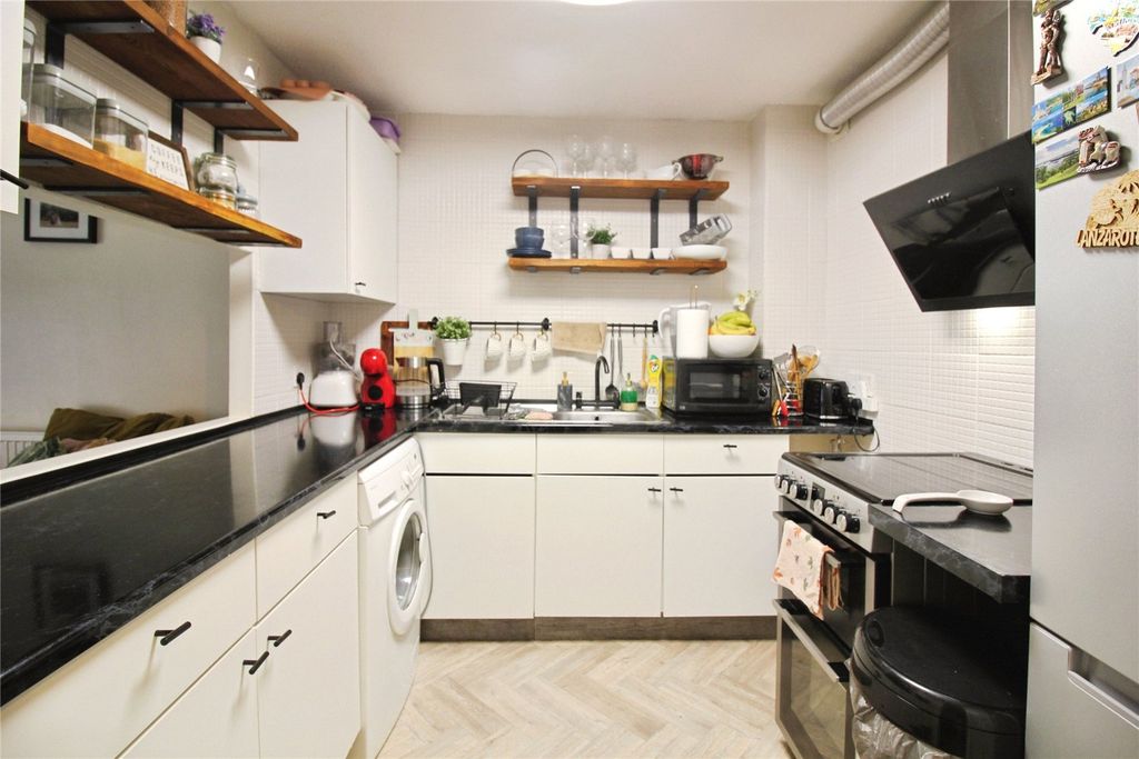 Property photo 3 of 7 Picture No. 06