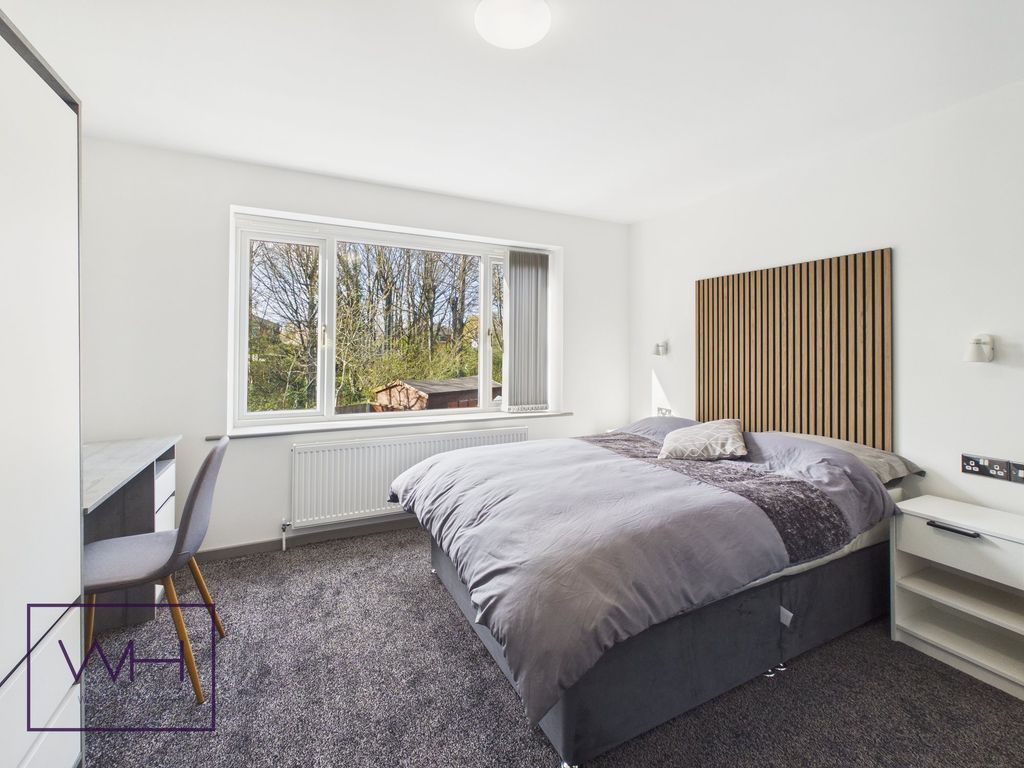 Property photo 3 of 14 Cam04980G0-Pr0127-Still030