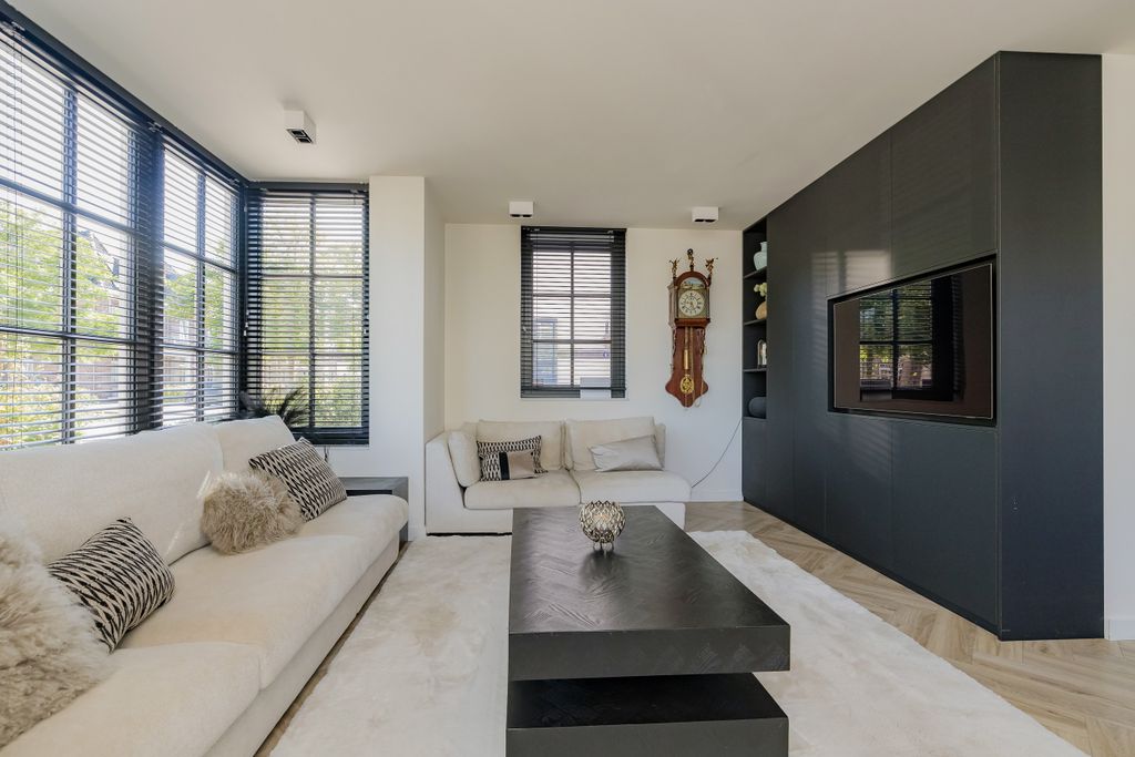 Property photo 2 of 53