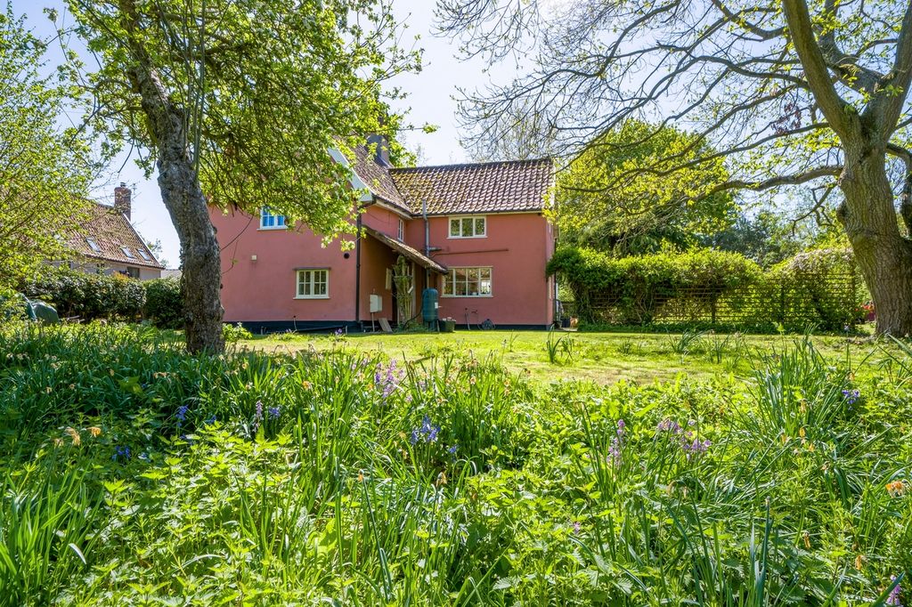 Property photo 2 of 32