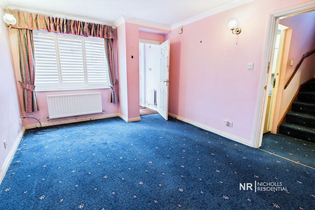 Property photo 3 of 19 Lounge