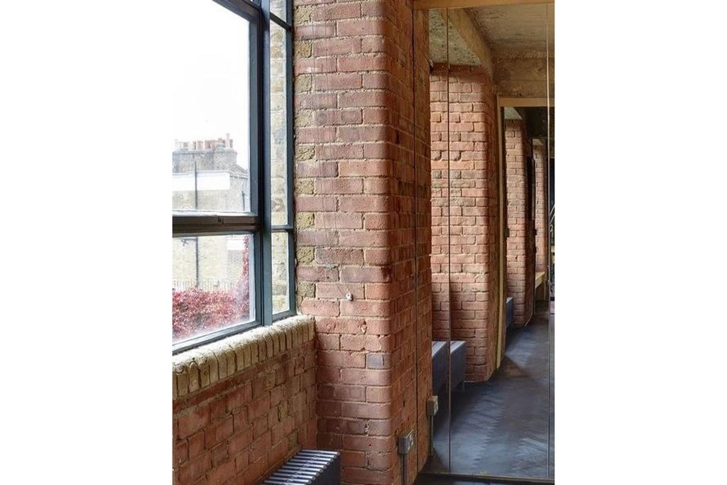 Property photo 3 of 24 Entrance