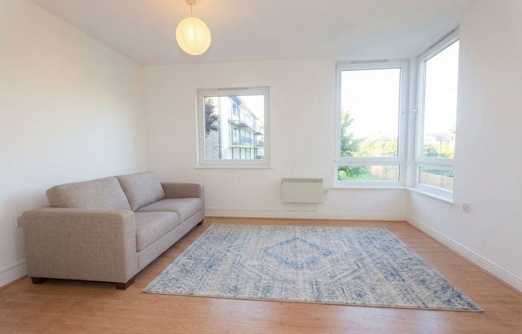 Property photo 2 of 6