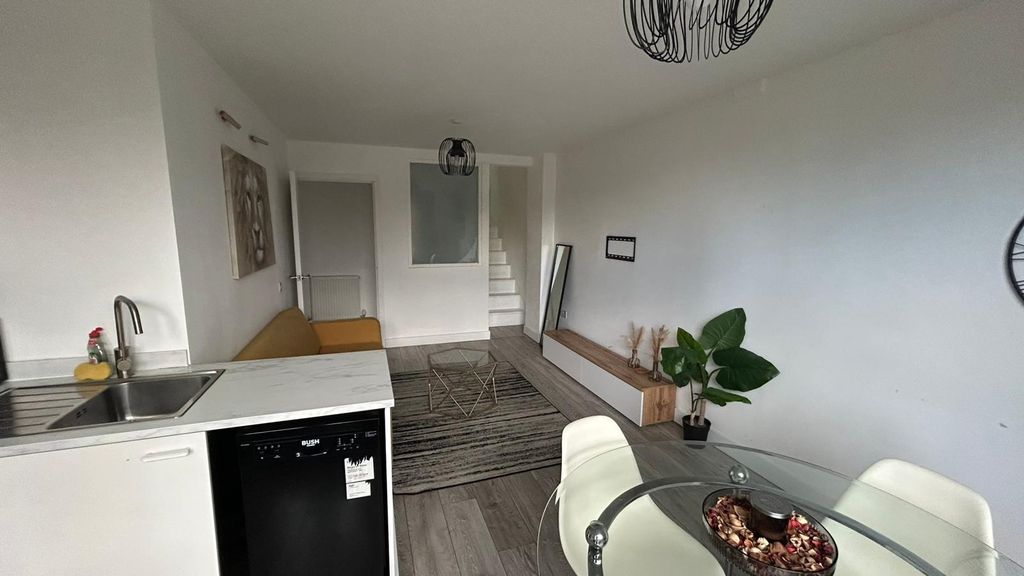 Property photo 2 of 28