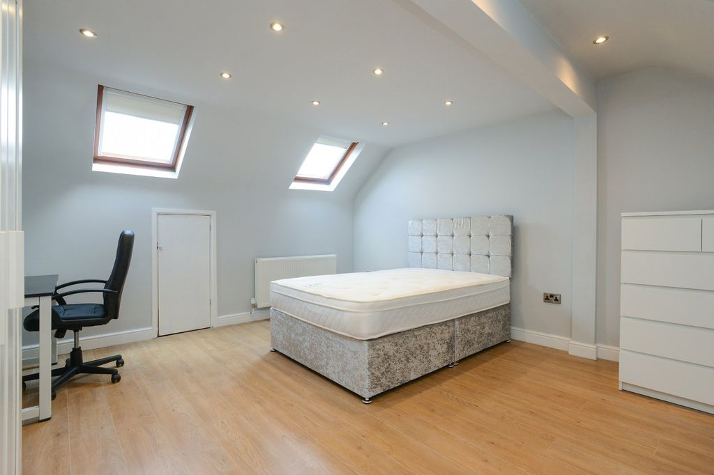 Property photo 1 of 46 Picture No. 04