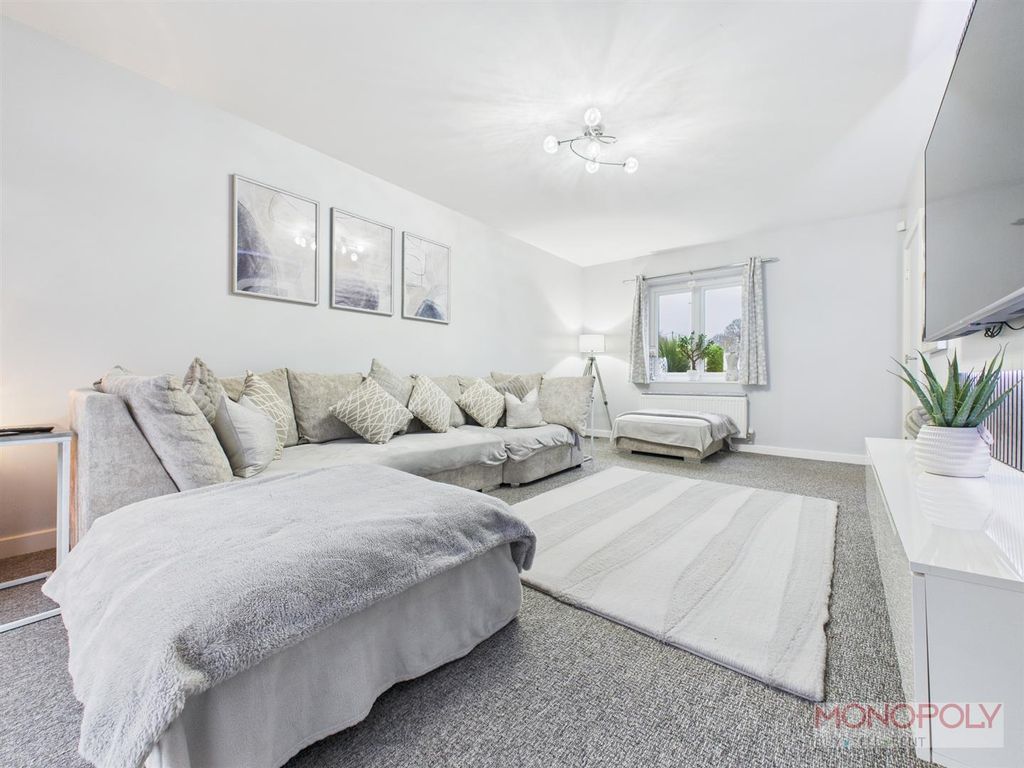 Property photo 3 of 30 Cam04439G0-Pr0212-Still004.Jpg