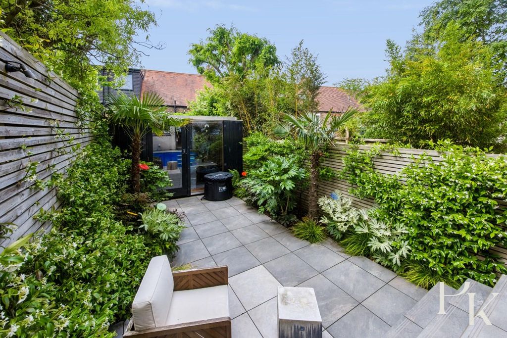Property photo 2 of 30